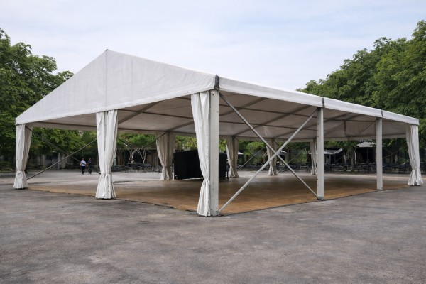 Tenda roder serba guna Pesta Raya untuk arisan, bazar, dan acara komunitas
