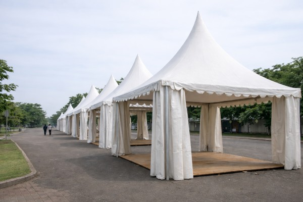 Tenda sarnafil tahan air dan cuaca Pesta Raya untuk outdoor event Jakarta Selatan